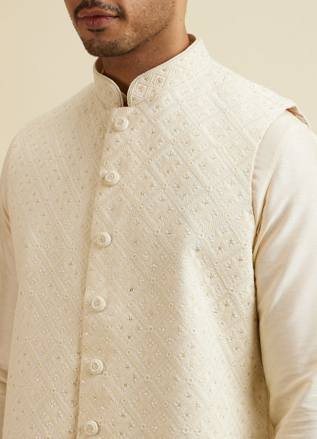 alt message - Manyavar Men Warm White Sequinned Jaal Patterned Jacket image number 1